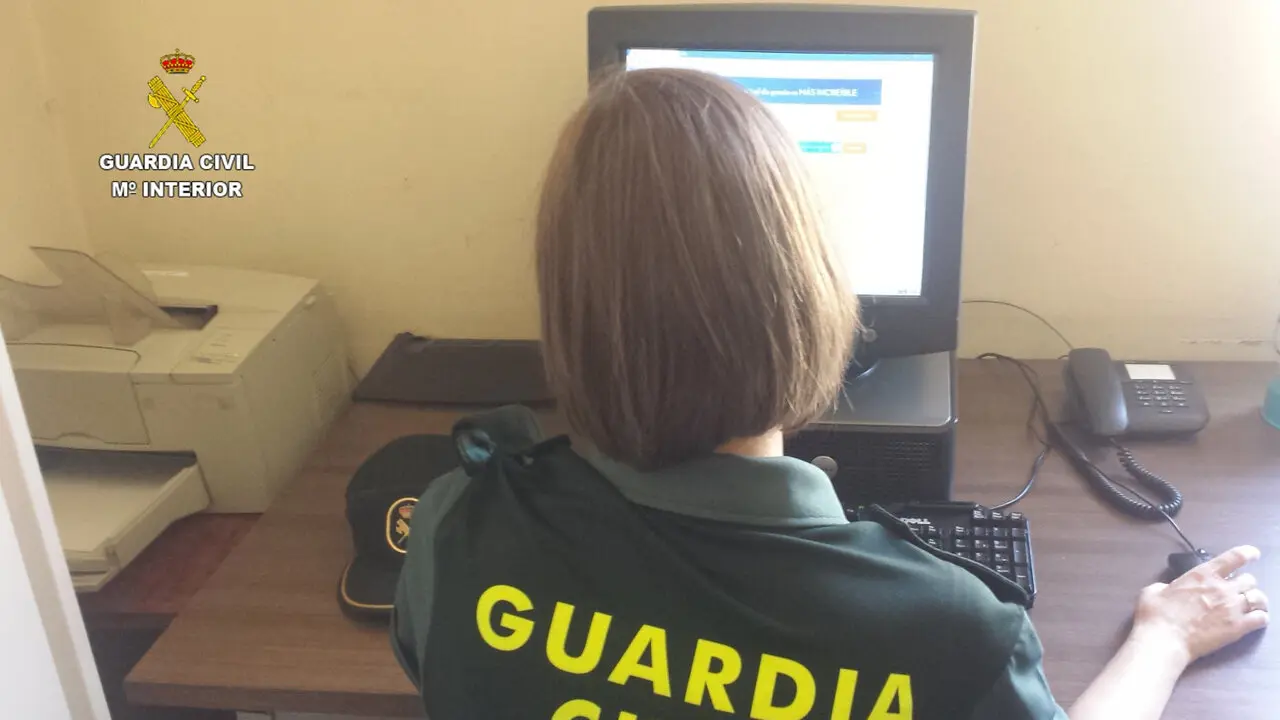 Una agente de la Guardia Civil. aep