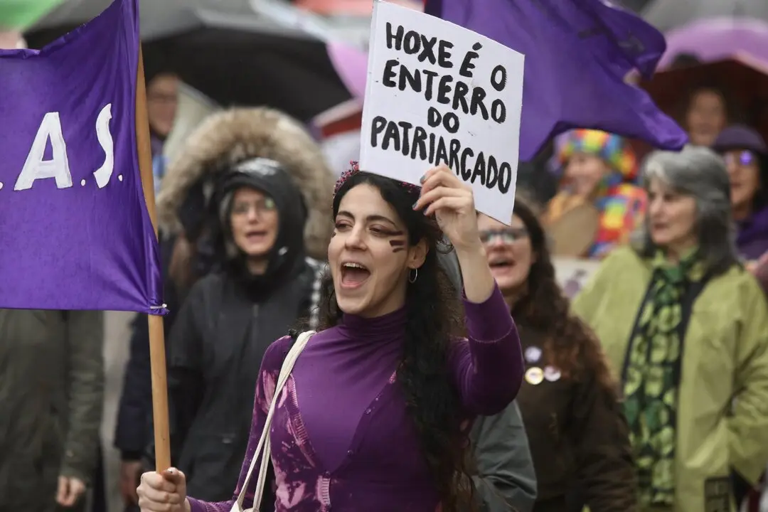Manifestación en Pontevedra por el 8-M. JAVIER CERVERA