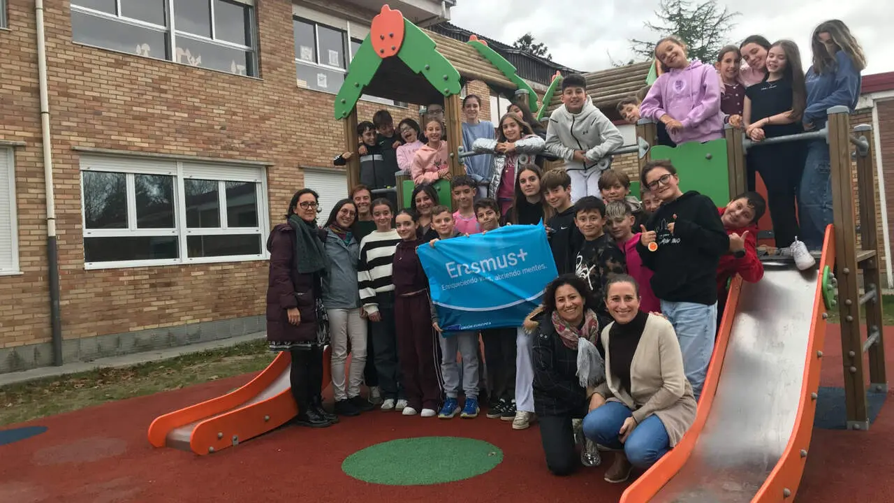 Alumnado del Instituto Comprensivo Folgore de San Gimignano, una localidad situada en la región italiana de la Toscana, en Caldas de Reis con el programa Erasmus +. DP