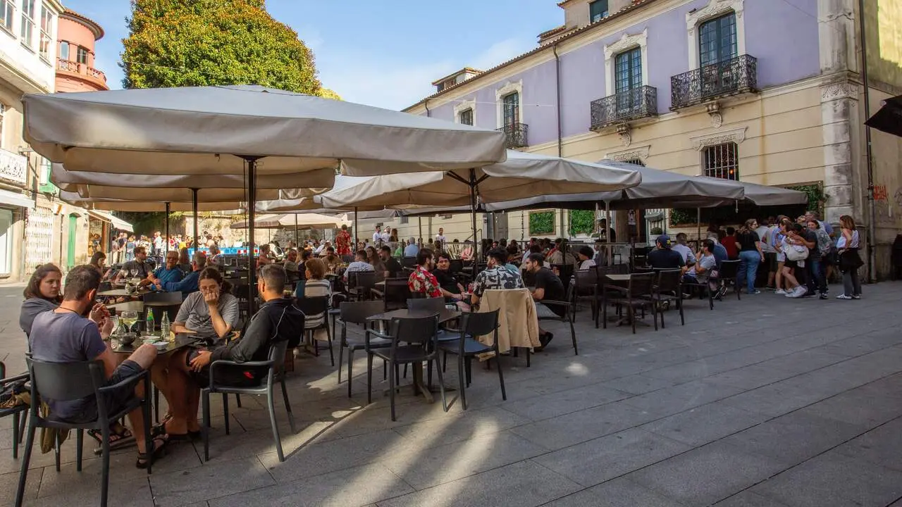 Terraza en el casco histórico de Pontevedra. SERGIO SUEIRO / ARCHIVO