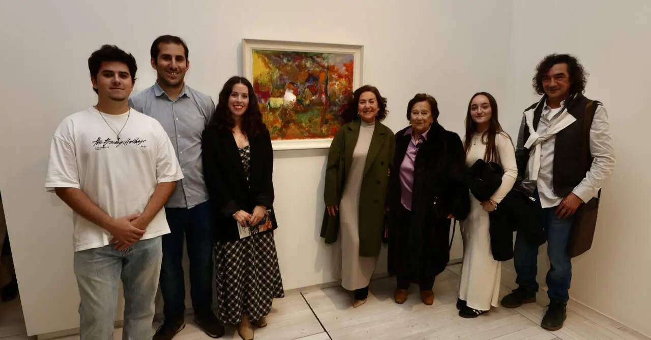 La familia de Leopoldo Varela en la inauguración de la exposición del Museo de Pontevedra. RAFA FARIÑA