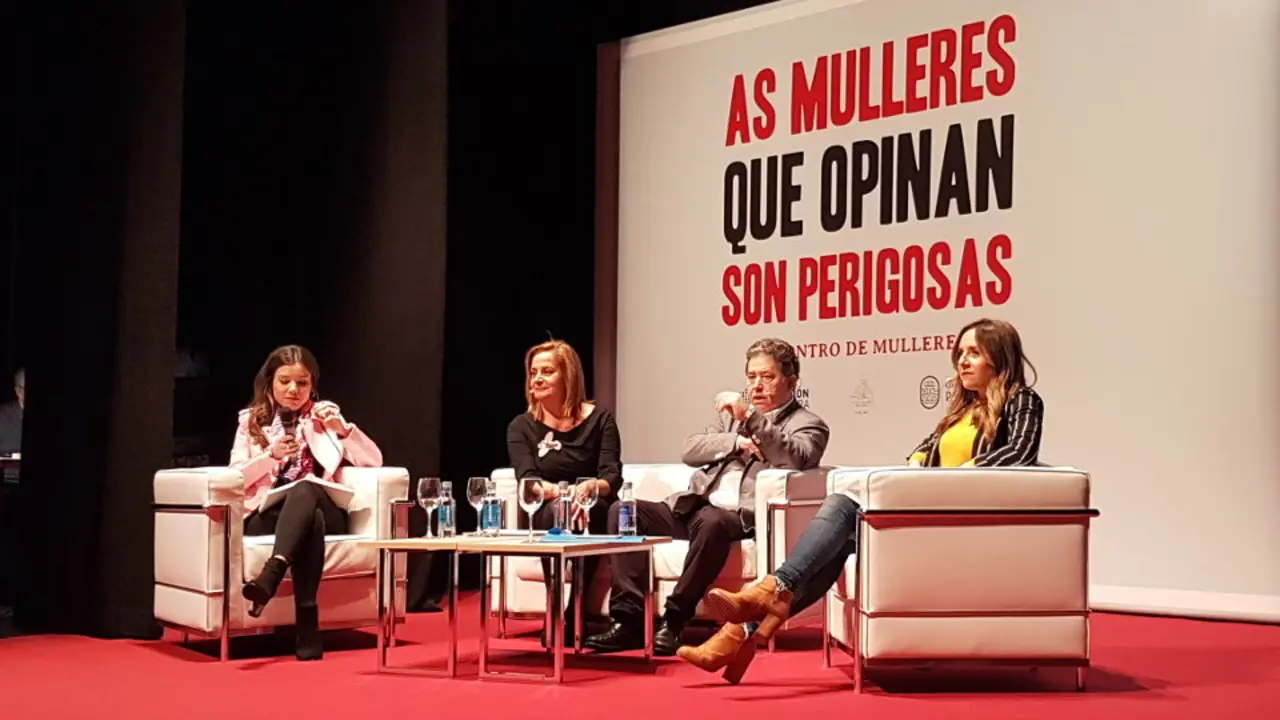 Momento del acto 'As mulleres que opinan son perigosas'. DP