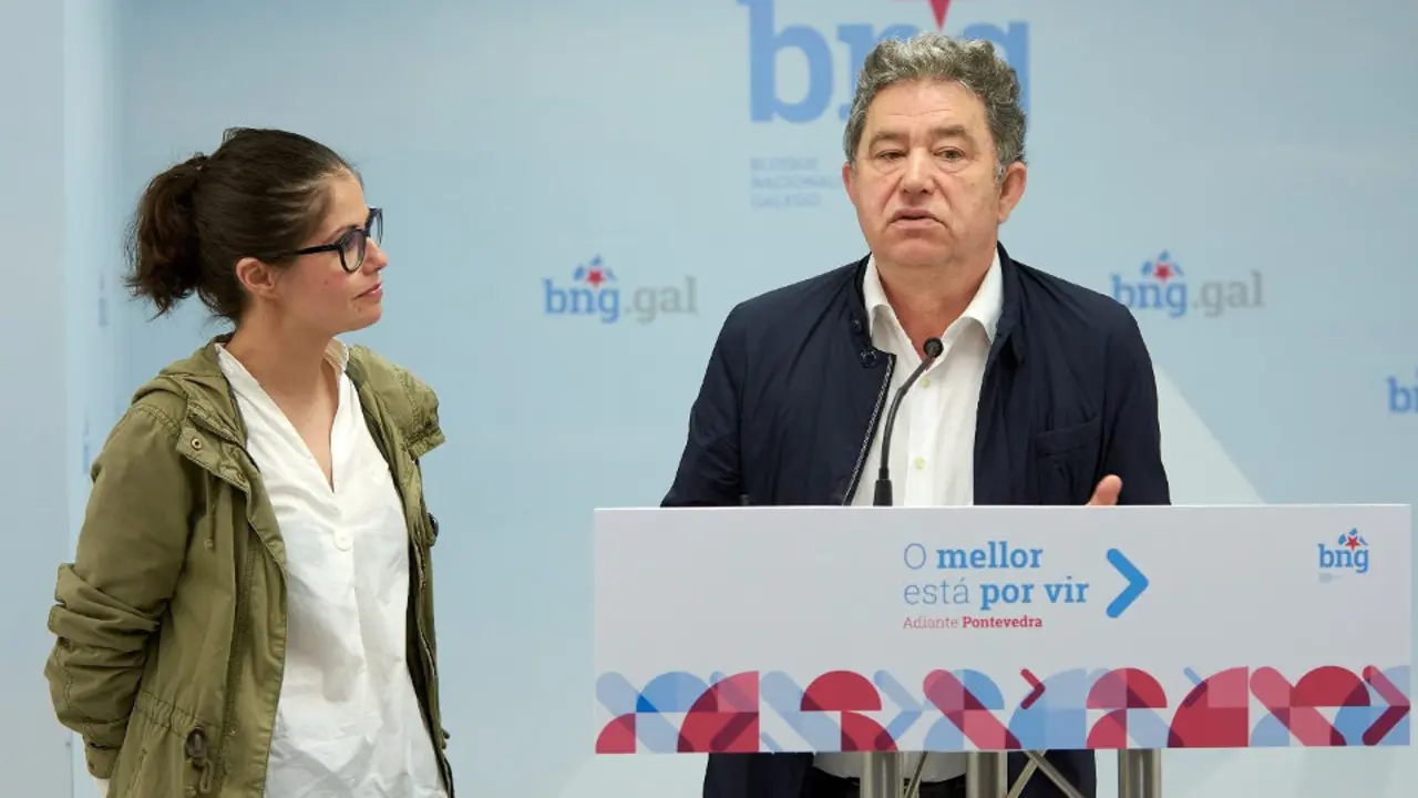 Miguel Anxo Fernández Lores, acompañado por Anabel Gulías. DP