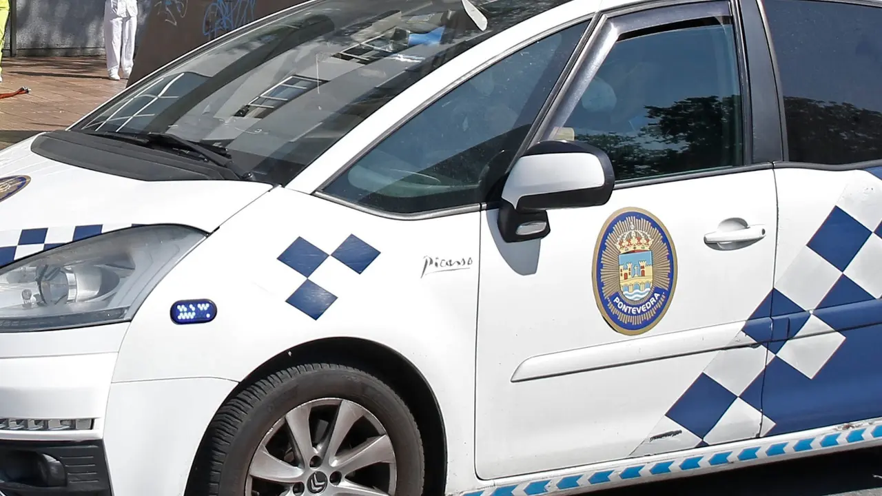 Un coche de la Policía Local de Pontevedra. JAVIER CERVERA- MERCADILLO