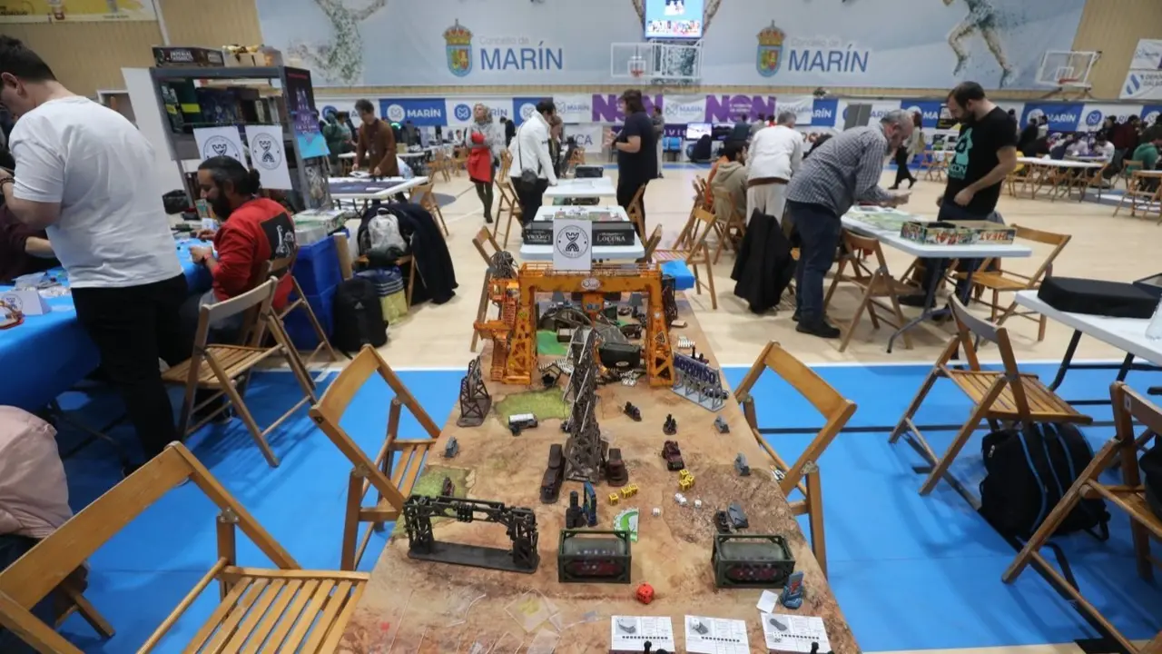 Varias meses con juegos durante la última edición del Marin Gaming Fest. DAVID FREIRE