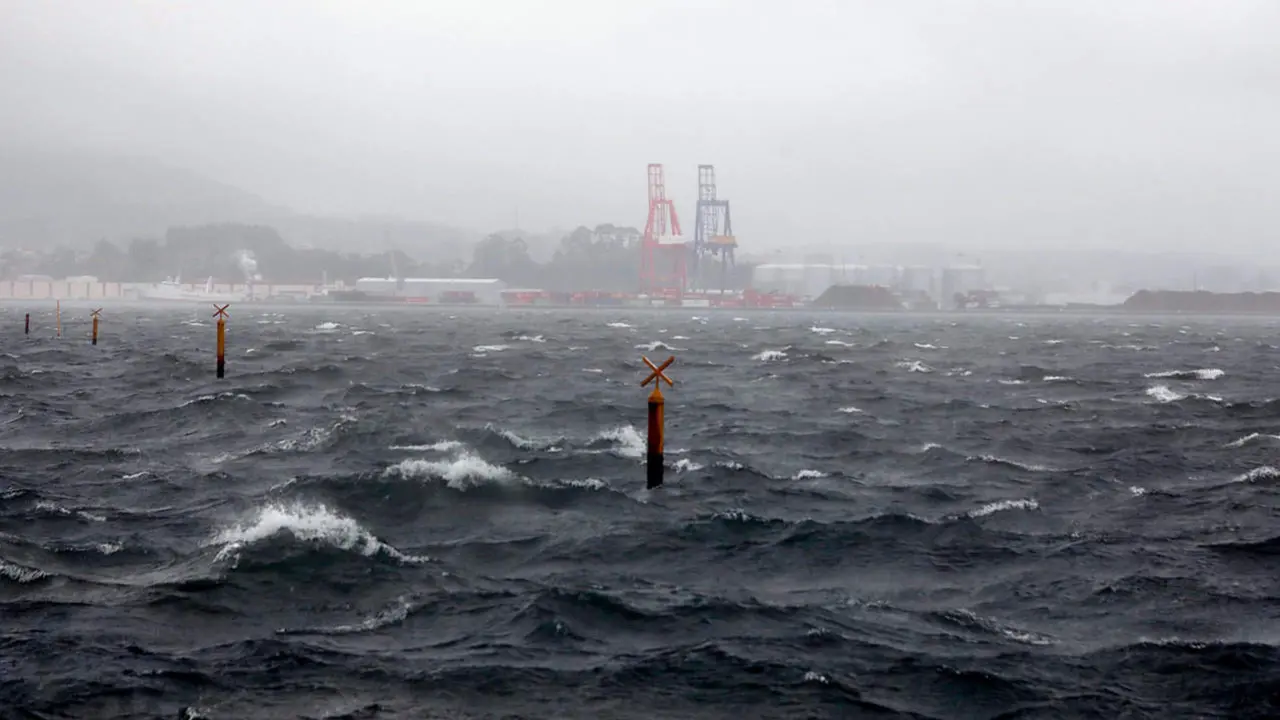 Temporal en el Puerto de Carril, Vilagarcía. JOSE LUIZ OUBIÑA
