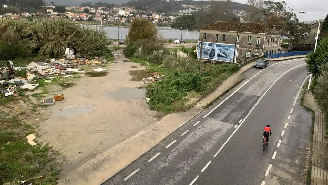 Zona desde la que partirá la nueva carretera que unirá Rosalía de Castro y la autovía de Marín. RAFA FARIÑA