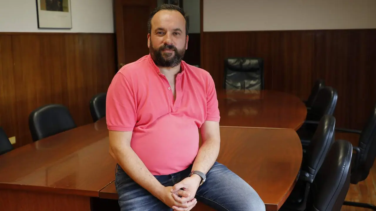 El alcalde de Vilaboa, César Poza. JOSÉ LUIZ OUBIÑA