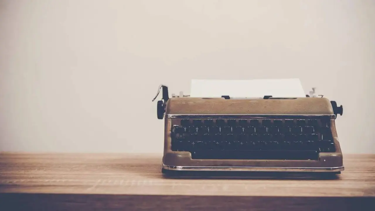 Una máquina de escribir. FREEPIK