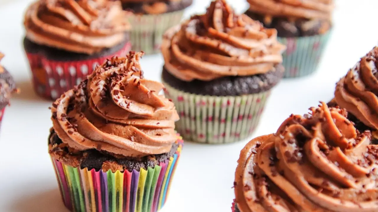 Las cremas de cacao veganas pueden emplearse en un sinfín de recetas de postres