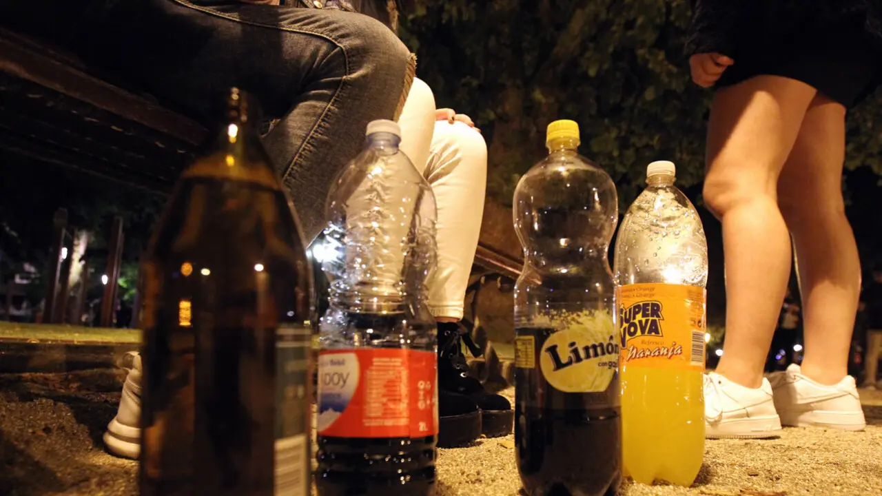 Jóvenes en un botellón. ARCHIVO