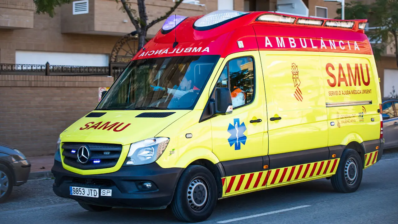 Una ambulancia del servicio valenciano de salud. EP