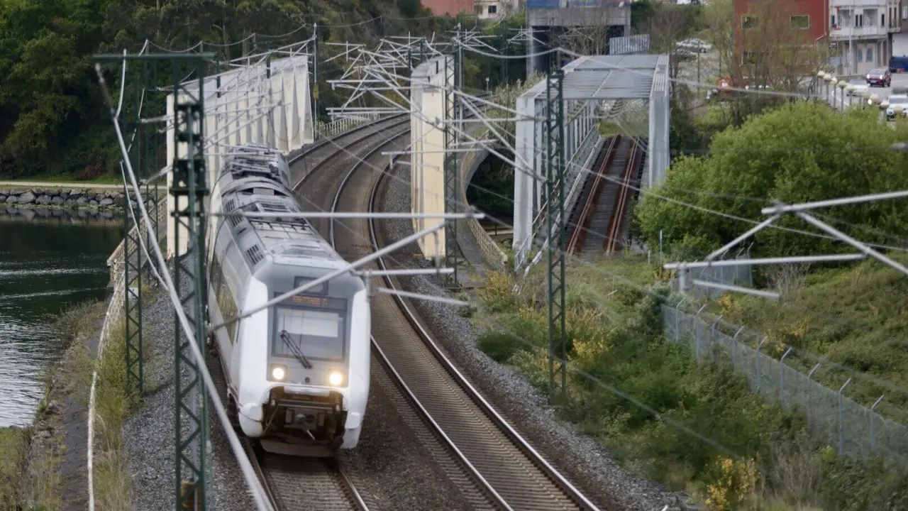 Foto de la futura Vía Verde a su paso por Vilaboa. RAFA FARIÑA