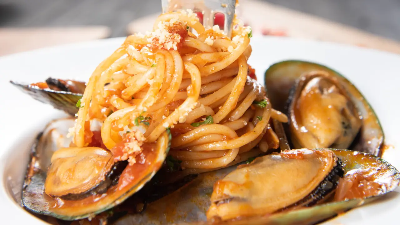 Espaguetis con mejillones. FREEPIK