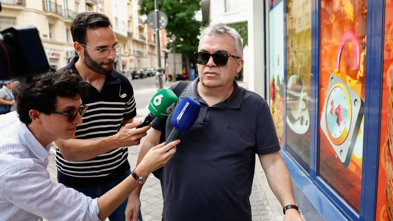 Santos Cerdán por las calles de Madrid. RODRIGO JIMÉNEZ (EUROPA PRESS)