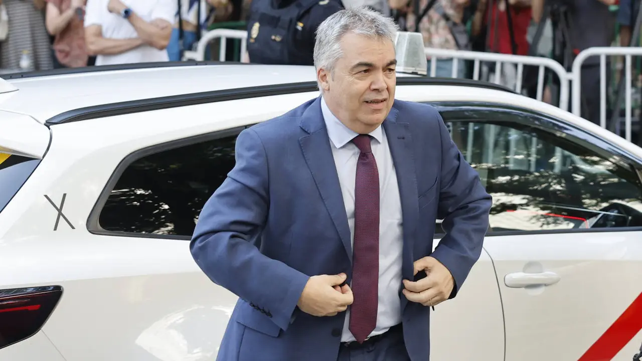 Santos Cerdán llega al Supremo para declarar por el caso Koldo. SERGIO PÉREZ (EFE)