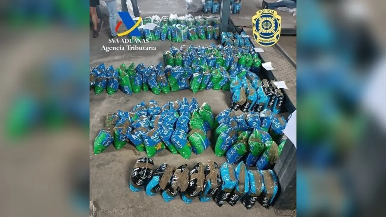 Los sacos de arena de gato incautados. AGENCIA TRIBUTARIA