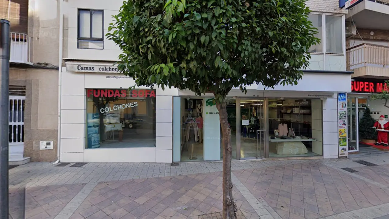 Exterior del negocio Tejidos Hernández, donde se produjeron los hechos. GSV