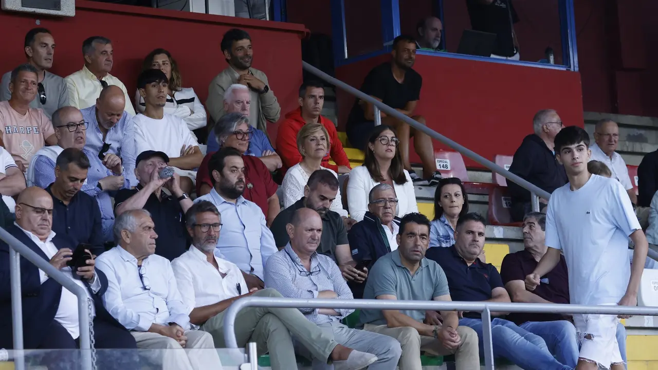 Palco de A Lomba durante la final de Copa RFEF. JAVIER CERVERA-MERCADILLO
