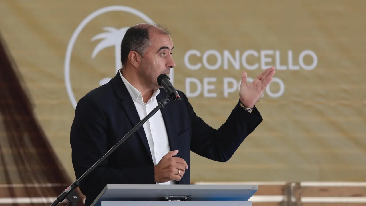 Ángel Moldes durante la inauguración de la Festa do Mar en Combarro. DAVID FREIRE