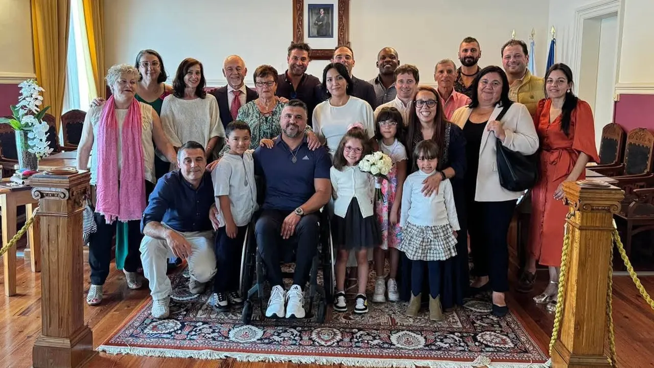 Gustavo Dacal posando con su mujer Mariana Bustos y familiares. DP