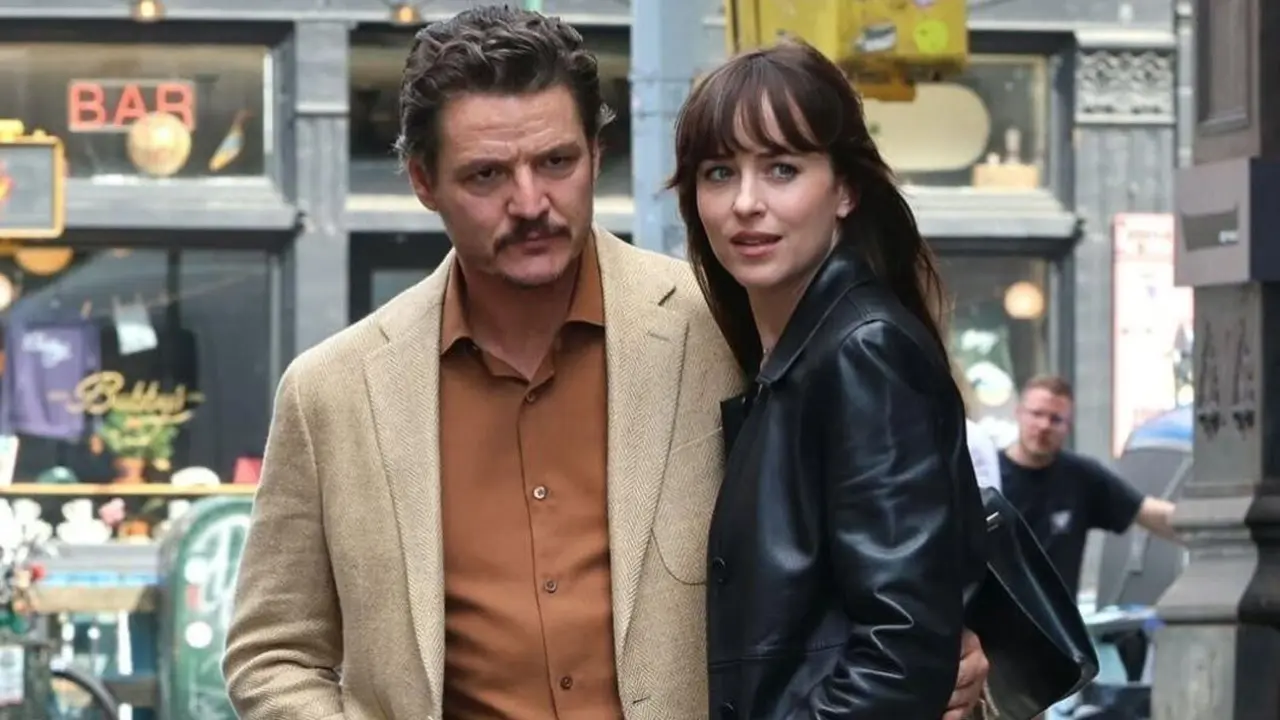 Pedro Pascal y Dakota Johnson, en 'Materialistas'. AEP