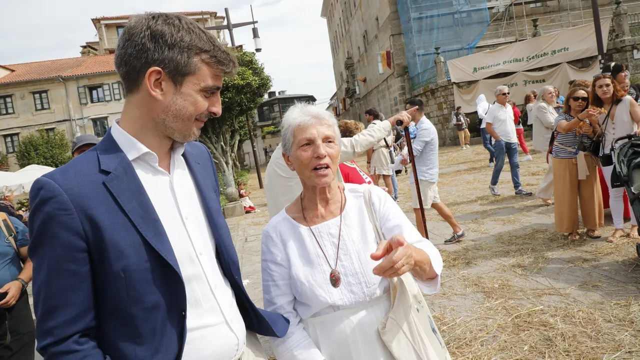 Pablo Simón y Pilar Comesaña, ayer. JOSÉ LUIZ OUBIÑA