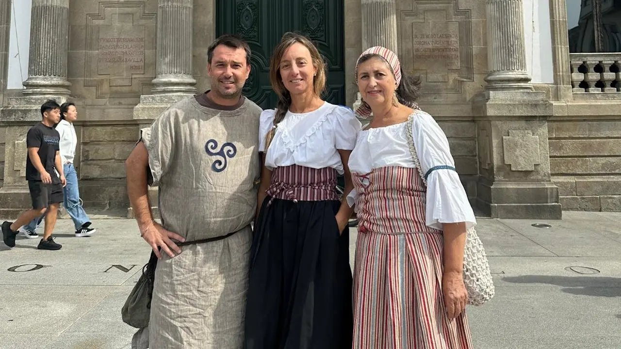Manuel Fariña, Paloma Castro y Marica Adrio. DP