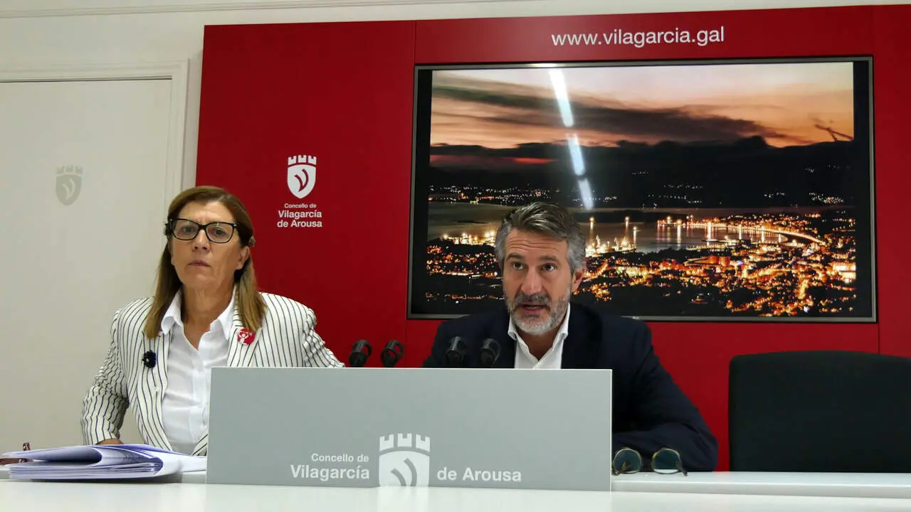 Alberto Varela y Luz Abalo presentaron los presupuestos 2025 de Vilagarcía. DS