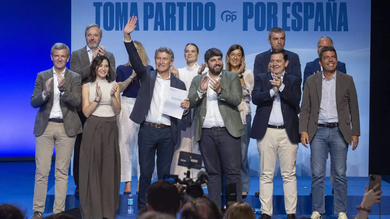 Feijóo, en la clausura del encuentro de barones del PP en Murcia. MARCIAL GUILLÉN