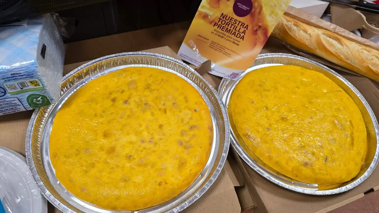 Las maravillosas tortillas de María Rial que triunfaron en la redacción. DP