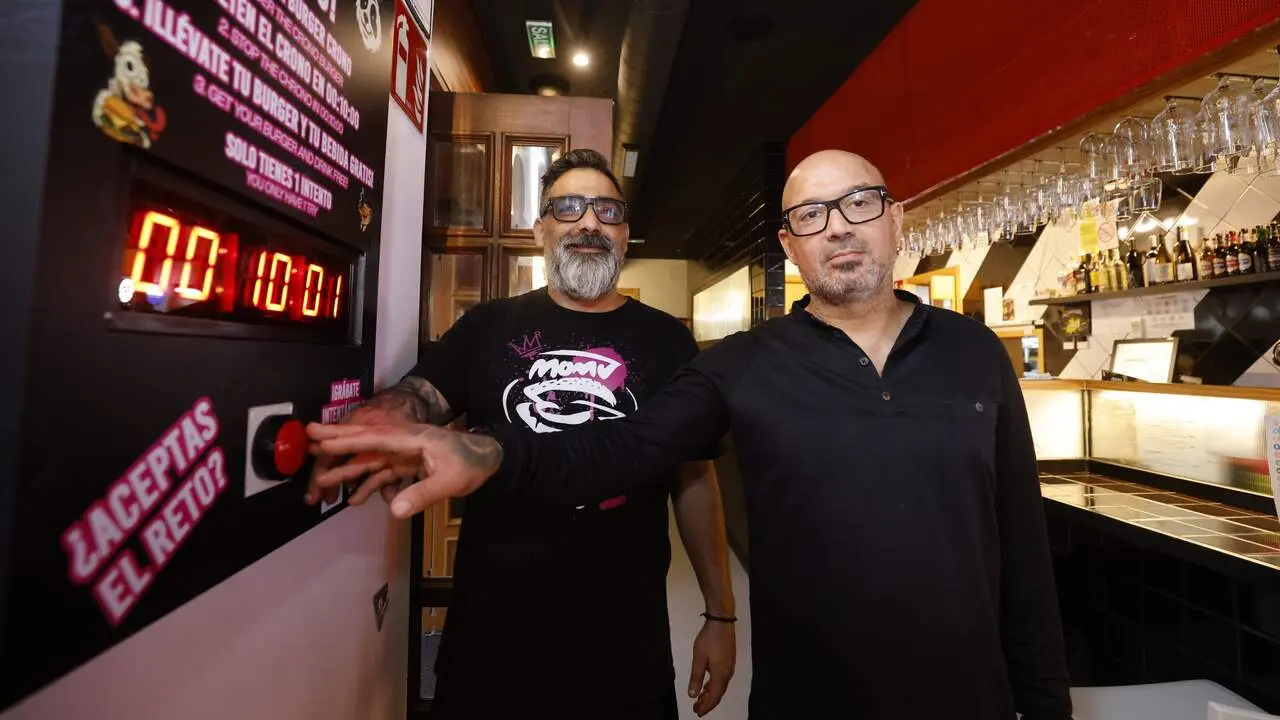 Andrés Muñoz (izquierda) y Toño Mora, dos cabecitas inquietas de la hostelería pontevedresa. GONZALO GARCÍA