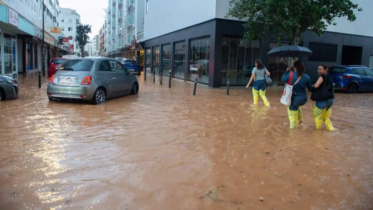 Calles inundadas, a 30 de septiembre de 2025, en Ibiza, Islas Baleares. GERMÁN LAMA