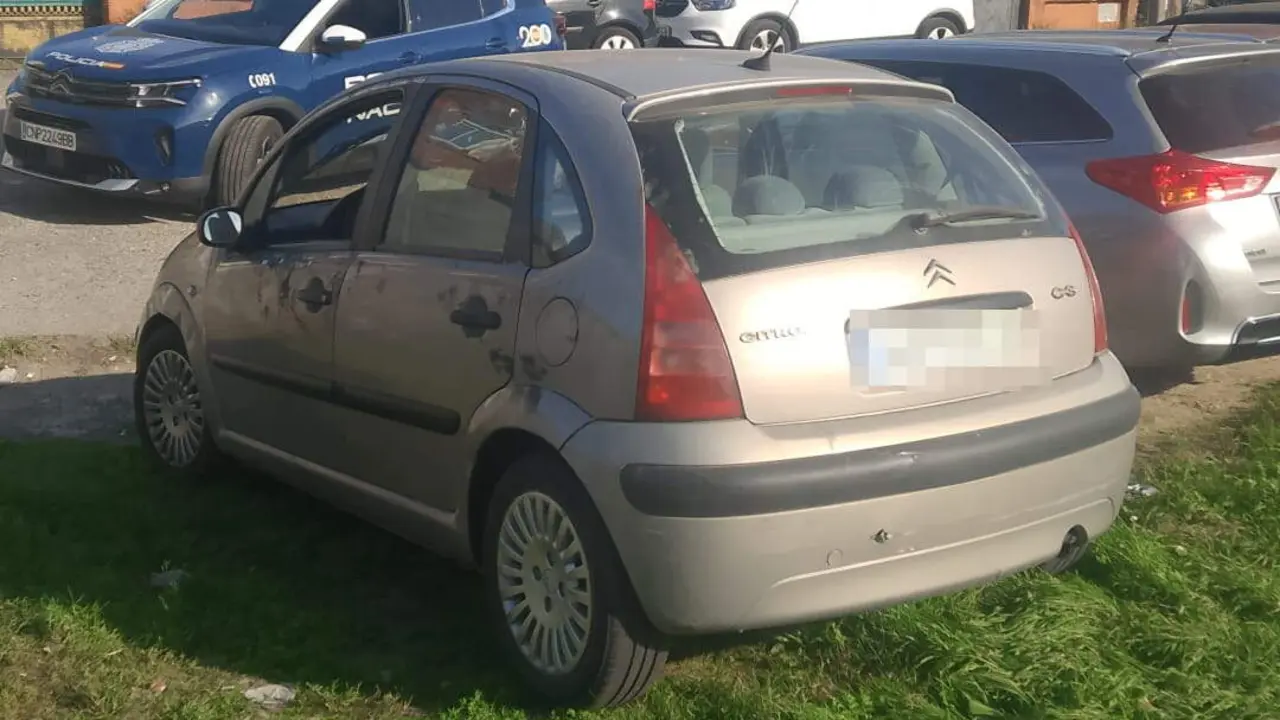 Coche hallado en Pontevedra.DP