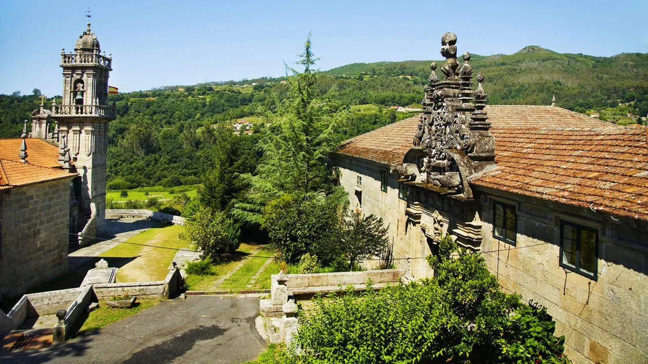 La iglesia y rectoral de Barciademera, en Covelo. TURISMO DE GALICIA