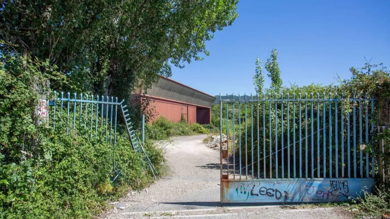 Vista del acceso principal a la antigua finca de Fenosa, en San Amaro. SERGIO SUEIRO