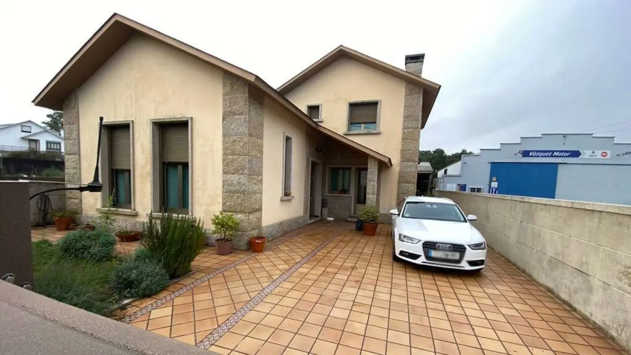 Una de las casas registradas en la operación Doner llevada a cabo en varios puntos de O Salnés. JOSÉ LUIZ OUBIÑA