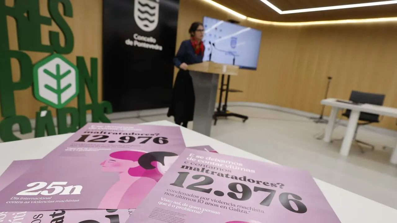 A concelleira Anabel Gulías na presentación da campaña do 25N. GONZALO GARCÍA 