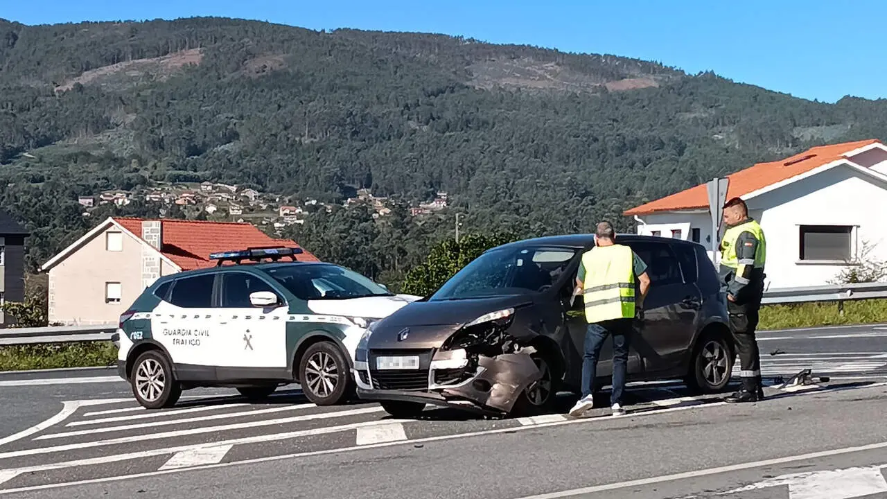 Uno de los vehículos implicados en el accidente. DP