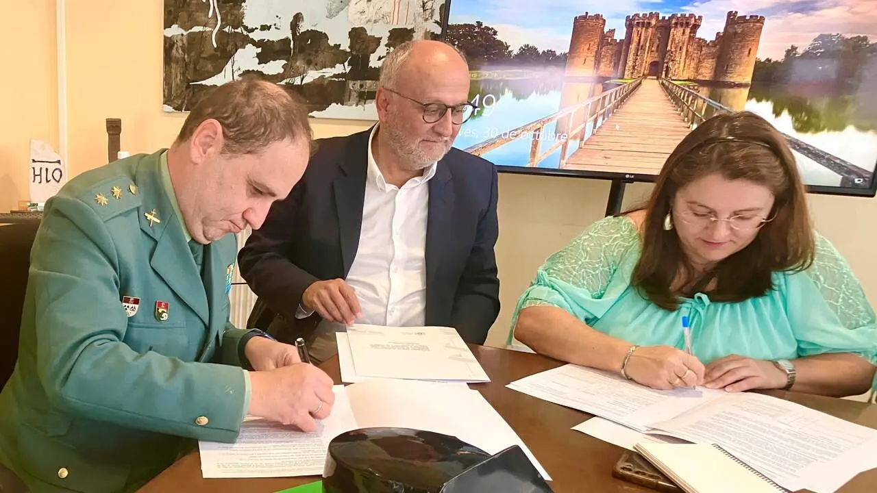 La Xunta Local de Seguridade celebrada en Cangas. DP