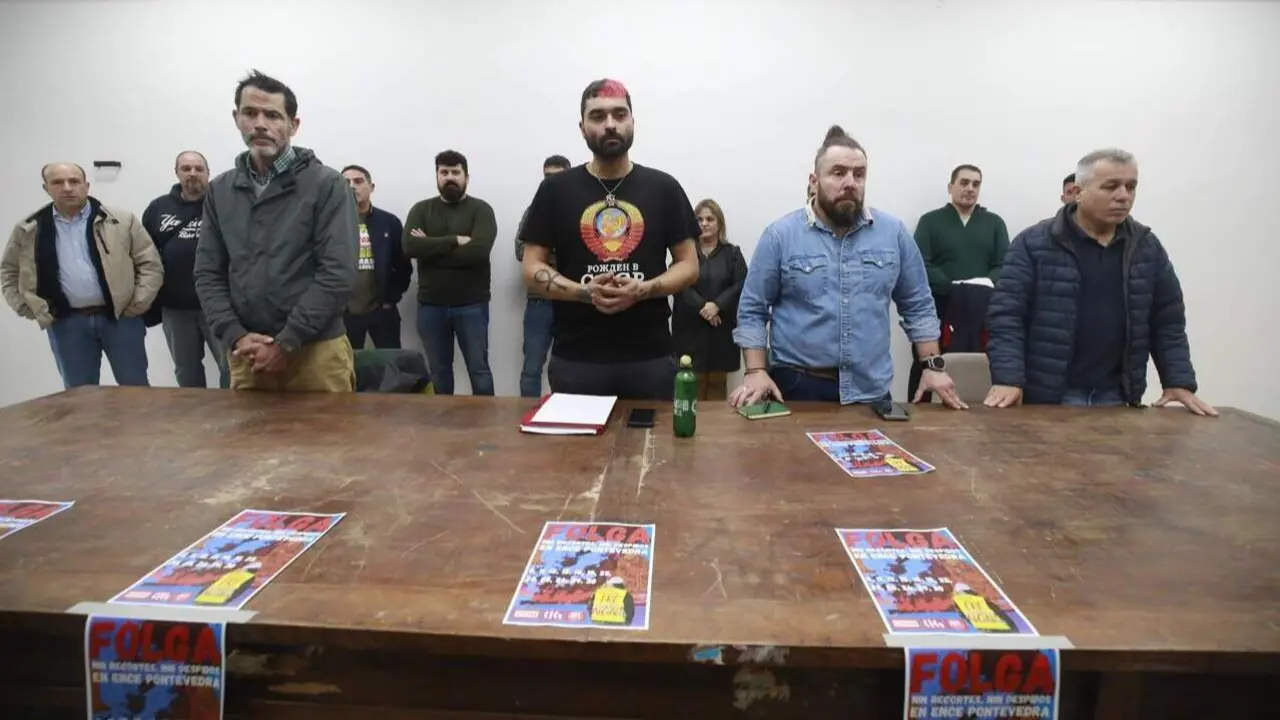 El Comité de Empresa de Ence durante la rueda de prensa ofrecida este viernes. DAVID FREIRE