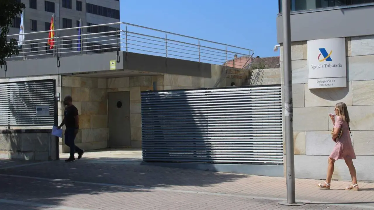 Entrada a las oficinas de la Agencia Tributaria de Pontevedra. A. LORERNZO