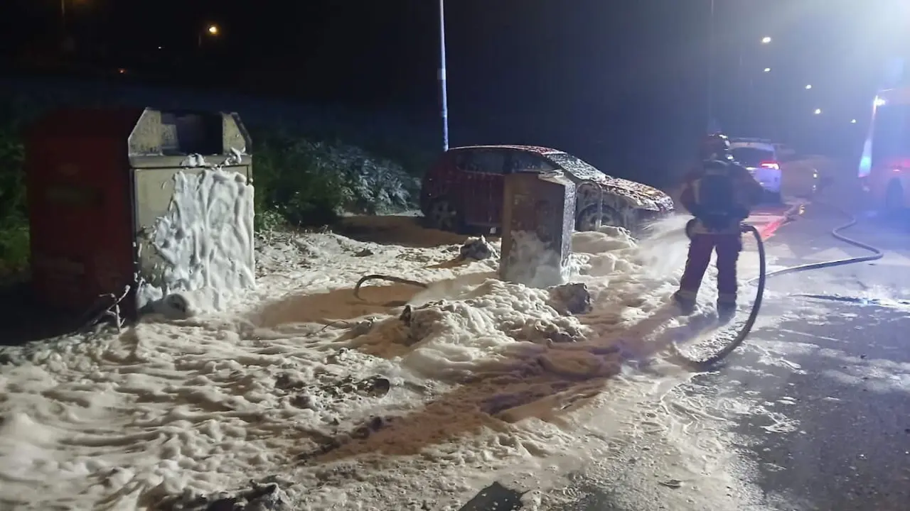 Extinción del incendio de O Rial.EMERXENCIAS VILAGARCÍA 