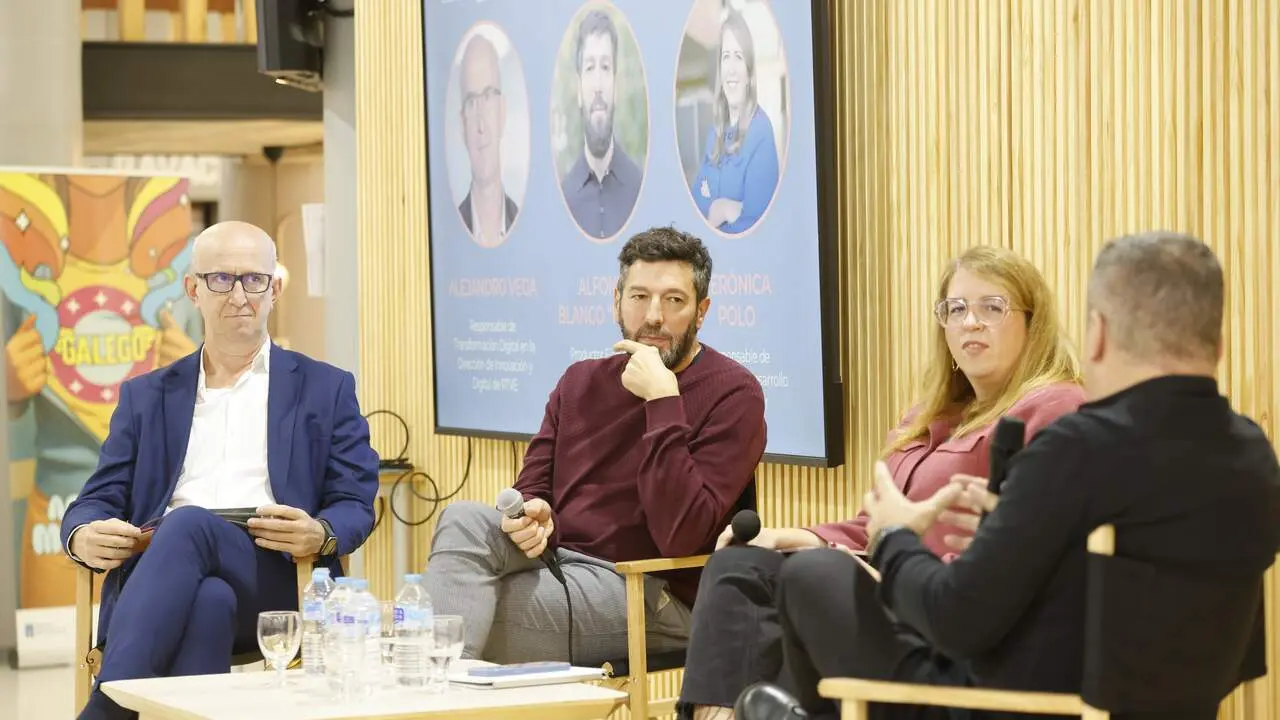 (_G4A4714.JPG) FACULTADE de Comunicacion IV Xornadas de formacion innovacion e emprego Atic 2025 Tras o acto inaugural o xoves 13 as 10 30 horas tera lugar na planta baixa da facultade a mesa tematica Creacion e distribucion de contidos estratexias dixitais e MLote 33.372