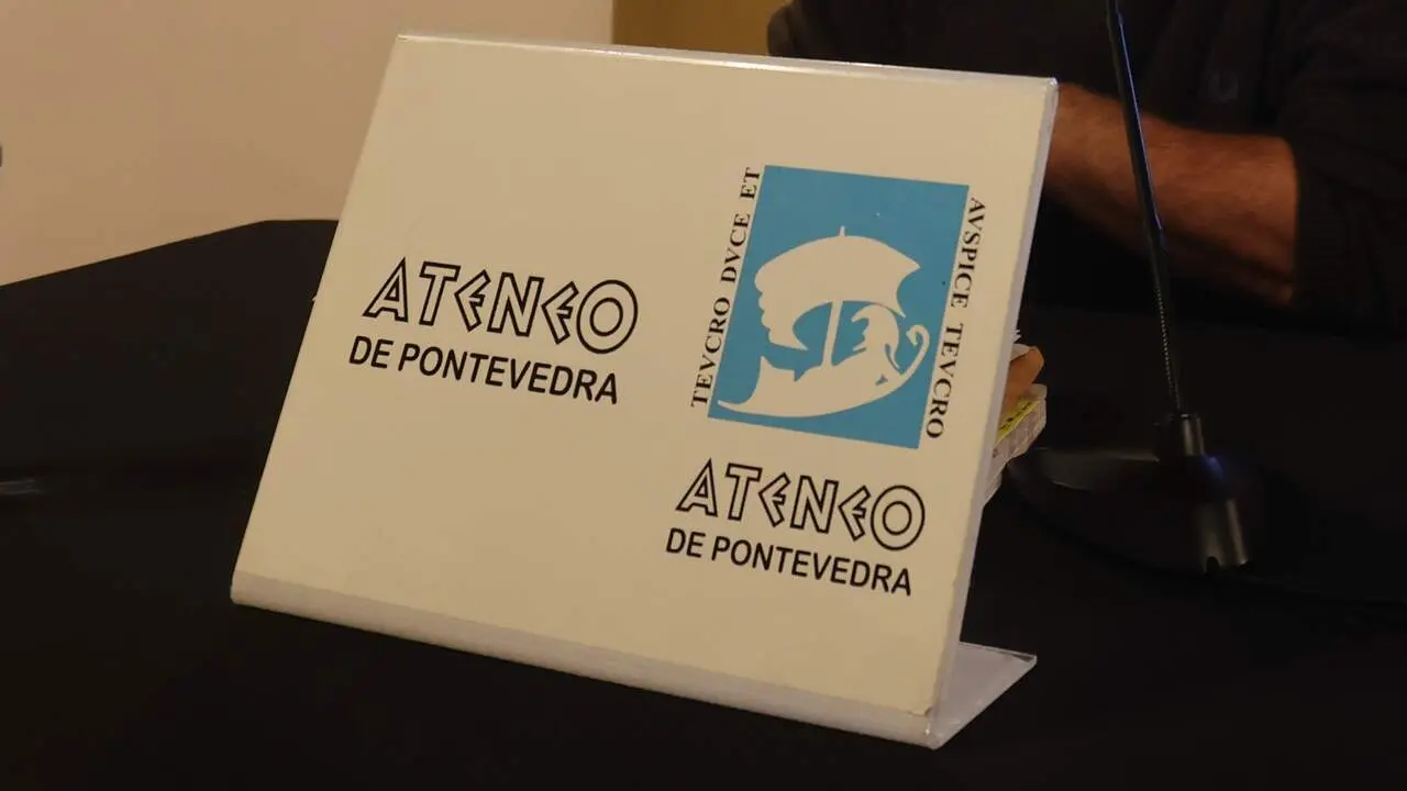 Logotipo do Ateneo nunha das súas actividades. RAFA FARIÑA