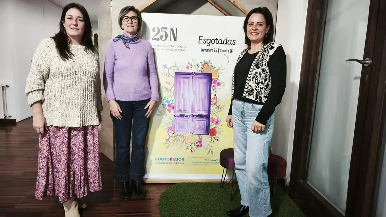 Cristina García, Clara Rodríguez e Rosana Comesaña presentando o 25N_02