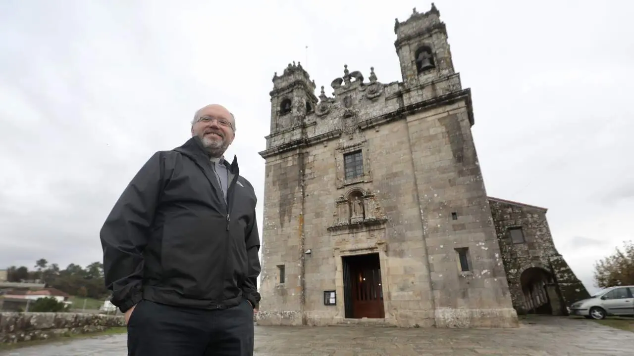 (200A2178.JPG) MONASTERIO DE LEREZ Reportaxe entrevista co novo cura Manuel Choucino MLote 33.417  PARROCO MANUEL CHOUCIÑO