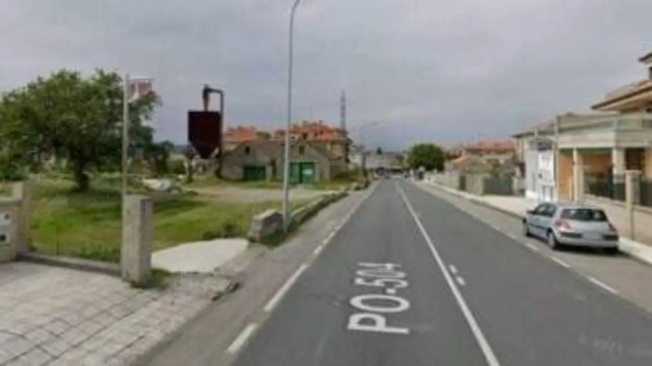 Tramo en el que se interrumpe la acera de la carretera autonómica PO-504. DS