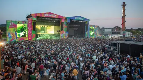 (Foto 6-7-24, 21 47 25.jpg) PORTAMERICA Azucreira de Portas Terceira xornada Necesitanse fotos de concertos do Showrocking chefs e ambiente Tamen de actividades infantis Pono en descricion normas e horario de todos os concertos pero obviamente non digo cales O id MLote 23.484
JUANES