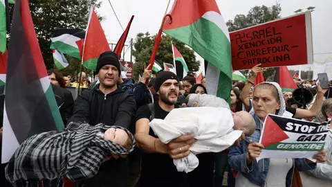(4G5A1282.JPG) 16 30 Alto de San Cosme La Vuelta a Espana MLote 32.026
VUELTA CICLISTA A ESPAÑA LLEGADA A MOS CON NUMEROSOS MANIFESTANTES PRO PALESTINA QUE LLEGARON A INTERRUMPIR LA CARRERA